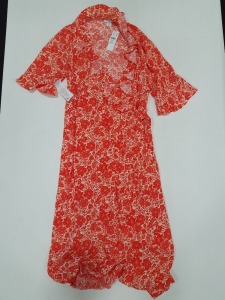 20 X BRAND NEW TOPSHOP FLOWER DETAILED DRESSES UK SIZE 18 AND 16 RRP £39.00 (TOTAL RRP £780.00)