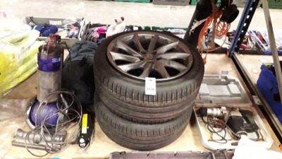 7 PIECE MIXED LOT CONTAINING 2 X ALFA ROMEO ALLOYS WITH TYRES , ELECTRIC HAMMER DRILL , CAR JACK , CHALLENGE ENGE LEAF BLOWER , DYSON SMALL VACUUM , AND UNBRANDED TENT - COMES WITH PEGS ETC