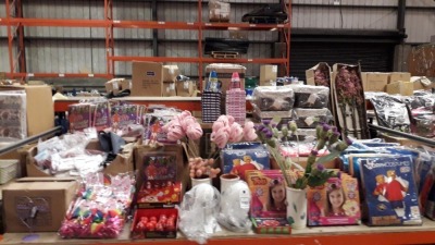 FULL BAY MIXED LOT CONTAINING INCREDIBLES 2 MINI ERASERS , TROLLS HAIR ACCESSORIES , VASES WITH ARTIFICIAL FLOWERS , HEART JEWELLERY STAND , PARTY CONES , MORPH COSTUMES KIDS , WOVEN BASKETS , TABLE LAMP , SWEAT BANDS , PICTURE FRAMES , CRYSTAL PUZZLE , G