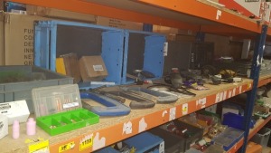 FULL SHELF CONTAINING 5 TRAYS OF VARIOUS TOOLS AND COMPONENTS TO INCLUDE OZITO 115MM GRINDER, GRINDING AND SANDING DISKS, DEWALT 115MM GRINDER, IRWIN QUICK-GRIP CLAMPS, PARWELD AND BEST WELDS CONTACT TIPS, MICRO 2000 MICRO-METER, ETC