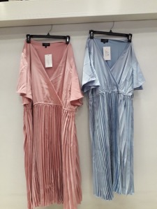 37 X BRAND NEW IN THE STYLE MIDI DRESS IN LIGHT BLUE AND LIGHT PINK ( 17 X BLUE IN SIZE 12 ) ( 20 PINK IN SIZE 24 ) RRP £ 44.99 PP ( TOTAL RRP £ 1665 .00 ) - COMES IN 2 BOXES