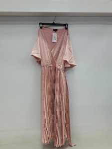 41 X BRAND NEW IN THE STYLE MIDI DRESS IN PEACH PLEATED COLOUR AND SIZES TO INCLUDE ( 18 / 20 ) RRP £ 44.99 PP ( TOTAL RRP £ 1845.00 ) - COMES IN 2 BOXES