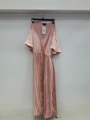 41 X BRAND NEW IN THE STYLE MIDI DRESS IN PEACH PLEATED COLOUR AND SIZES TO INCLUDE ( 18 / 20 ) RRP £ 44.99 PP ( TOTAL RRP £ 1845.00 ) - COMES IN 2 BOXES