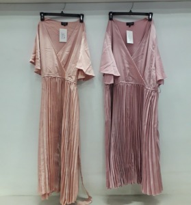 36 X BRAND NEW IN THE STYLE MIDI DRESS IN PINK AND PEACH PLEATED COLOUR AND SIZES TO INCLUDE ( 12 / 16 ) RRP £ 44.99 PP ( TOTAL RRP £ 1620.00 ) - COMES IN 2 BOXES