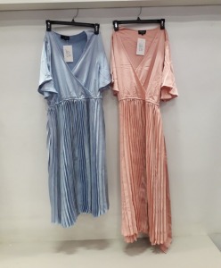 42 X BRAND NEW IN THE STYLE MIDI DRESS IN PEACH AND BLUE PLEATED COLOUR AND SIZES TO INCLUDE (12/14) RRP £ 44.99 PP ( TOTAL RRP £1890 .00 ) - COMES IN 2 BOXES