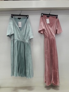 35 X BRAND NEW IN THE STYLE MIDI DRESS IN PINK AND BLUE PLEATED COLOUR AND SIZES TO INCLUDE (28 /10 ) RRP £ 44.99 PP ( TOTAL RRP £1575 .00 ) - COMES IN 2 BOXES