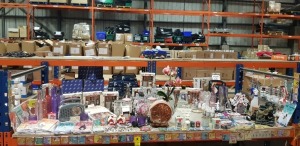 FULL BAY CONTAINING FRIDGE MAGNETS, SALT LAMP, YANKEE CANDLE ACCESSORIES, WATER FLOWER, GLASSES, YANKEE CANDLES, CHRISTMAS ACCESSORIES, CHRISTMAS BOOKS ETC