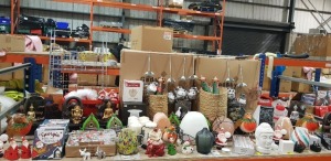 FULL BAY CONTAINING CHRISTMAS BOOKS, MAGICAL DECS WTH LED LIGHTS , CHRISTMAS ORNAMENTS, PUMPABLE MINI WATER FOUNTAINS, PRICES PATENT CANDLES, BASKETS AND PLUGS ETC