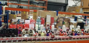 FULL BAY CONTAINING 60 SETS OF 12 (9.8G) YANKEE CANDLES, CHRISTMAS BOOKS, VARIOUS BODY WASHES, WASHABLE FACE MASKS, ANGEL ORNAMENT, CHRISTMAS ORNAMENTS AND EMILY ROM SPRAY REFILL ETC