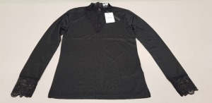 50 X BRAND NEW JACQUELINE DE YONG HIGH NECK TOPS SIZE MEDIUM RRP £16.00 (TOTAL RRP £400.00) - COMES IN 2 TRAYS (NOT INCLUDED)