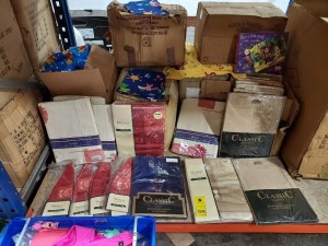 250 PIECE MIXED LOT CONTAINING MACKAYS PELMET CURTAINS, CLASSIC COLLECTION CURTAINS I N VARIOUS COLOURS AND WINNIE THE POOH SHEETS ETC