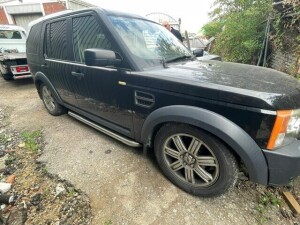 BLACK LANDROVER DISCOVERY 3 TDV6 AUTO (** LOCATED IN CROYDON** ) FIRST REGISTERED 31/5/2006 MILEAGE: 0 REG: BD06HYU VIN:SALLAAA136A394150 6 SPEED AUTO DIESEL LAND ROVER 2720CC HAS V5 NO KEYS MOT UNTIL 5/10/2022 (THIS VEHICLE WILL NEED COLLECTING FROM CROY