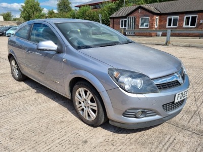 SILVER VAUXHALL ASTRA DESIGN. Reg : FD59 YLO Mileage : 118668 Details: 1 KEY MOT 29/01/2023 WITH V5 AIR CONDITIONING