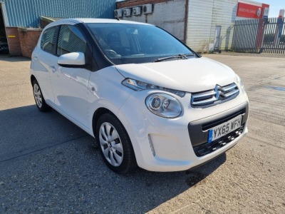 WHITE CITROEN C1 FEEL 5 DOOR HATCHBACK REG : YX65 WFH MILEAGE : 45,908 ENGINE SIZE : 998CC 5 SPEED MANUAL PETROL 2 KEYS, WITH V5, MOT UNTIL 7/10/2022 AIR CON TOUCH SCREEN MEDIA