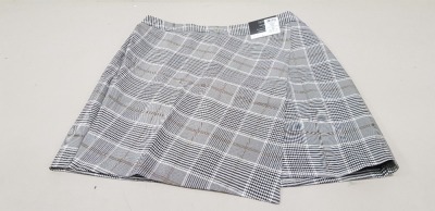 22 X BRAND NEW DOROTHY PERKINS CHEQUERED SKIRTS IN VARIOUS SIZES
