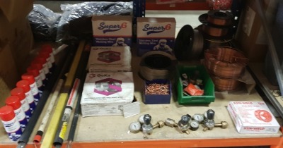 MISC WELDING ACCESSORY LOT IN HALF A BAY IE. SUPER 6 STAINLESS STEEL WELDING WIRE, GEKA GAS SHIELDED ARC WELDING WIRE, 4 ROLLS OF COPPER WIRE, GAS WELDING REGULATORS, WELDING ROD, 10 X SUPER 6 WELD CRACK DETECTION PENETRANT ETC