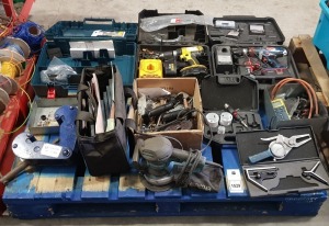 MIXED LOT OF TOOLS CONTAINING ERBAUER ROTARY SANDER WITH DUST COLLECTION BAG , DEWALT DRILL WHICH COMES WITH SPARE BATTERY AND CHARGER WITH CASE , SILVERLINE DRILL WHICH COMES WITH SPARE BATTERY AND CHARGER WITH CASE , SANDING PADS , BEAM CLAMP ETC - CO