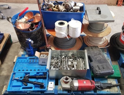 MIXED TOOL LOT CONTAINING TUB OF TOOLS TO INCLUDE METRIC SOCKETS / METRIC SPANNERS / IMPERIAL SOCKETS / IMPERIAL SPANNERS , ROTHENBERGER ELECTRIC RETHREADER , DRAPER AIR TOOL , LARGE TUB OF VARIOUS COUPLERS TO INLCUDE BALL VALVES , COPPER FUNNELS , OTH