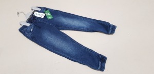 40 X BRAND NEW RETAIL BRANDED PULL ON JEANS AGE 3-4 YEARS RRP £9.00 (TOTAL RRP £360.00)