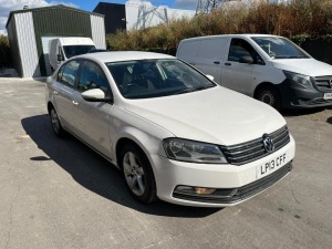 WHITE VOLKS WAGON PASSAT S BLUEMOTION TECH. ( DIESEL ) Reg : LP13CFF, Mileage :200,929 Details: VW PASSAT S BLUEMOTION TECH ( ** LOCATED IN CROYDON ** ) FIRST REGISTERED 18/7/2013 6 SPEED MANUAL DIESEL 1598CC 1 KEY NO LOG BOOK MOT EXPIRES 3/6/2023 (THIS V