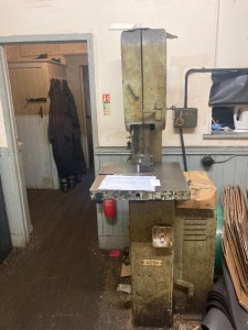 DOALL VERTICAL BANDSAW Serial No. 4534 ** PLEASE NOTE THESE ITEMS ARE LOCATED IN STOCKPORT & WILL REQUIRE COLLECTING FROM THE PREMISES **