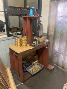 HYDRAULIC PRESS ON METAL STAND ** PLEASE NOTE THESE ITEMS ARE LOCATED IN STOCKPORT & WILL REQUIRE COLLECTING FROM THE PREMISES **