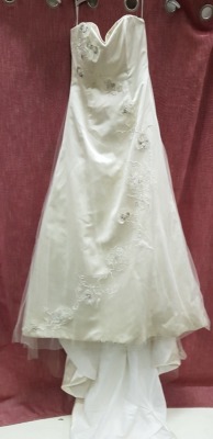 1 X MOREEN MYRING KESTERTON WEDDING DRESS SIZE 14