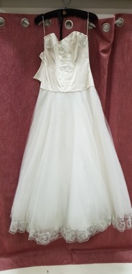 1 X MOREEN MYRING KESTERTON WEDDING DRESS SIZE 14