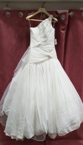 1 X PRONOVIAS WEDDING DRESS SIZE 12