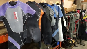 10 X SCUBA DIVING WET SUITS I.E AQUA LUNG, DELTA FLEX AND NALU IN VARIOUS SIZES (EX-HIRE)