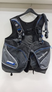 1 X AQUALUNG DIVING HARNESS SIZE ML