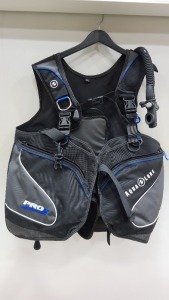 1 X AQUALUNG DIVING HARNESS SIZE MD