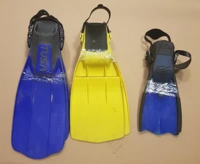 10 X SCUBA DIVING FINS IE AQUALUNG AND TUSA IN VARIOUS COLOURS AND SIZES (EX-HIRE)