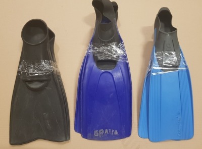 10 X SCUBA DIVING FINS IE EXSPEED IN VARIOUS COLOURS AND SIZES (EX-HIRE)