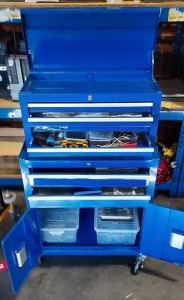 1 X LARGE BLUE METAL PORTABLE TOOL CHEST WITH CONTENTS OF TOOLS