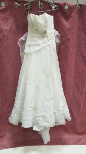 1 X B ROBERTS WEDDING DRESS SIZE 14