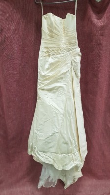 1 X SUZANNE NEVILLE WEDDING DRESS SIZE 12