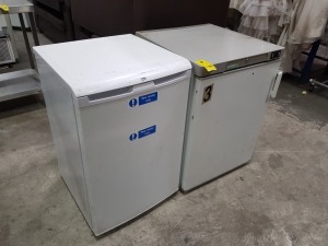 2 PIECE LOT CONTAINING 1 X BEKO (UL584APW) FRIDGE - 130 LITRE CAPACITY - REVERSABLE DOORS - ALSO LEC ESSENCHILL (BRS200W UNDERCOUNTER FRIDGE - REVERSIBLE DOOR