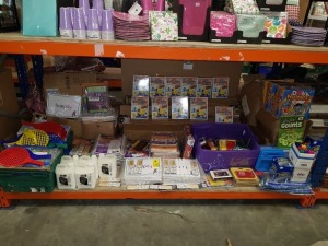 MISC LOT OF QUALITY TEACHING PRODUCTS / STATIONERY IN A FULL BAY IE. NUMBER COUNTS, SELLOTAPE, UNMIXABLES, COLOURED MARKERS, PLACEMATS, PENCIL SETS, PEEL OFF PAINT, INCLUSION FIX, OUTDOOR PROBLEM SOLVING CARDS, BATS ETC.