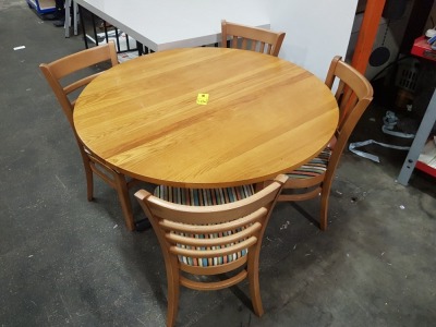 4 PIECE DINING TABLE LOT TO INCLUDE 1 ROUND TABLE (DIAMETER 120CM , HEIGHT 75 CM HEIGHT - WITH 4 MATCHING SINGLE CHAIRS