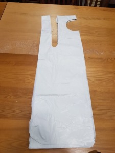 11,000 X BRAND NEW WHITE MDPE PPE APRONS SIZE 700 X 1170 MM MODEL: APRW5 - IN 11 BOXES