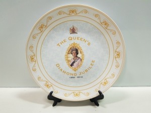 120 X BRAND NEW THE QUEENS DIAMOND JUBILEE COMMEMORATIVE PLATE ON A STAND - IN 15 BOXES