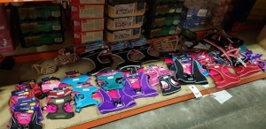 20 X BRAND NEW DOG LOT TO INCLUDE DOODLEBONE HARNESSES IN VARIOUS SIZES TO INCLUDE XS/S/M/L/XL IN VARIOUS COLOURS AND BASKERVILLE MUZZLE IN SIZE 4 /7 AND 8 , HALTI COMFY HARNESS IN SIZE M - ON A FULL SHELF