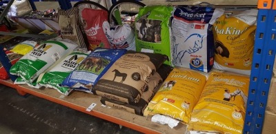 15 X BRAND NEW HORSE FEED LOT TO INCLUDE TOPSPEC ANTILAM FEED , TOPSPEC SENIOR FEED BALANCER , SPEEDI-BEEF QUICK SOAKING BEEF PULP FLAKES , FAST FIBRE SOAK , BAILEYS STUD AND YOUNGSTOCK CUBES , MASSEY FEEDS NUTRITION FEED ETC - ON A FULL BAY