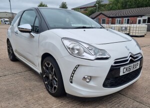 WHITE CITROEN DS3 DSPORT + HDI. ( DIESEL ) Reg : CK61 RXP Mileage : 75769 Details: ENGINE SIZE: 1560CC, WITH 1 KEY, WITH V5, MOT UNTIL 21/02/2023, FULL LEATHER SEATS, CLIMATE CONTROL, CRUISE CONTROL. PLEASE NOTE, THIS VEHICLE IS A CATEGORY S INSURANCE LOS