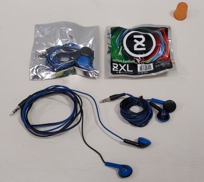 125 X BRAND NEW SKULLCANDY AUX OFFSET EARPHONES IN BLUE AND BLACK ( HALF BOX - PICK LOOSE )