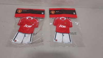 400 X BRAND NEW OFFICIAL MANCHESTER UNITED CAR / WINDOW RETRO REPLICA MINI KITS WITH SUCTION CUP - (IN 2 CARTONS)