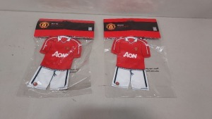 400 X BRAND NEW OFFICIAL MANCHESTER UNITED CAR / WINDOW RETRO REPLICA MINI KITS WITH SUCTION CUP - (IN 2 CARTONS)