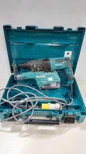 1 X MAKITA COMBINATION HAMMER DRILL WITH SELF DUST COLLECTION. HR2650, 110V