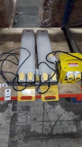 3 PIECE MIXED TOOL LOT TO INCLUDE 2 X DEFENDER WORK LIGHTS WITH 3 PIN SOCKETS AND 110V DEFENDER TRANSFORMER